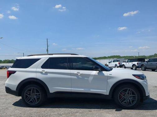 Star White 2025 Ford Explorer ST-Line
