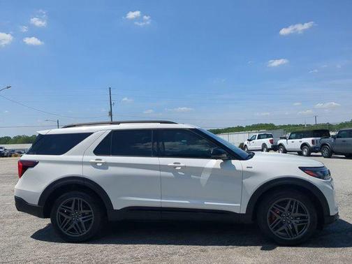 Star White 2025 Ford Explorer ST-Line
