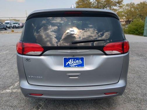 2020 Chrysler Voyager LX