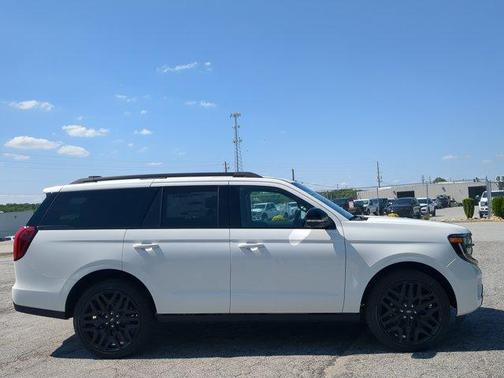Star White 2026 Ford Expedition Platinum