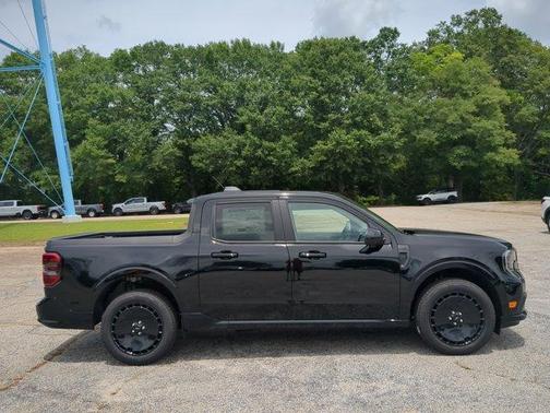 Shadow Black 2026 Ford Maverick Lobo High