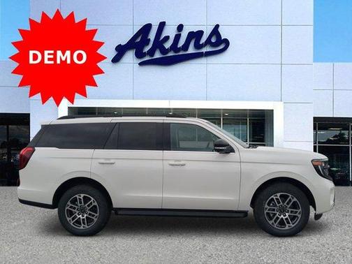 Star White 2026 Ford Expedition Active