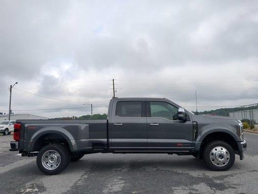 2025 Ford F-450 Lariat