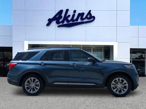 Blue Metallic 2020 Ford Explorer XLT