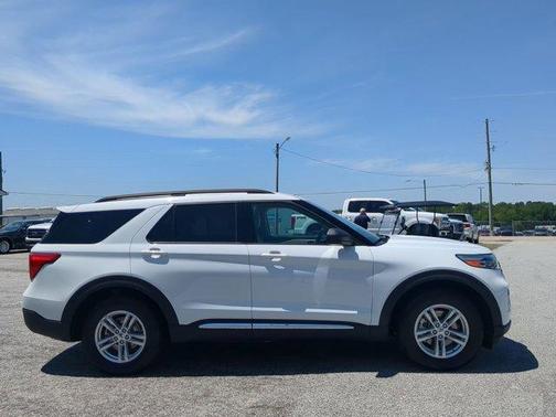 Oxford White 2021 Ford Explorer XLT