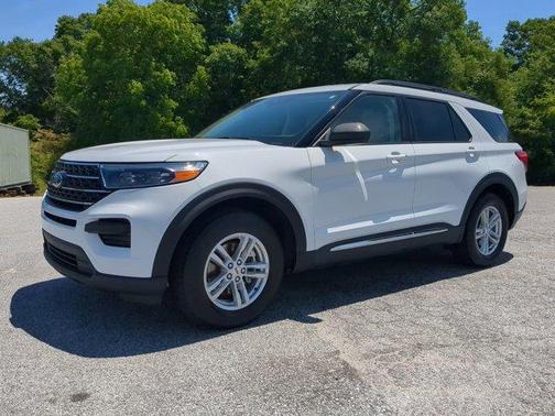 Oxford White 2021 Ford Explorer XLT