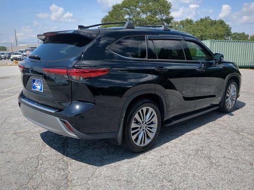2022 Toyota Highlander Hybrid Platinum