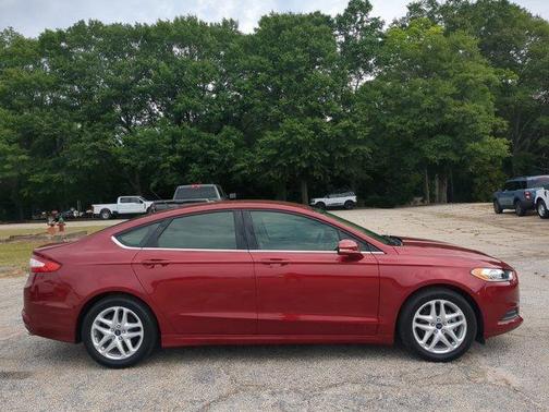 Ruby Red Metallic Tinted Clearcoat 2016 Ford Fusion SE