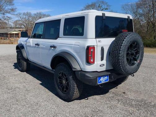 Oxford White 2026 Ford Bronco Badlands