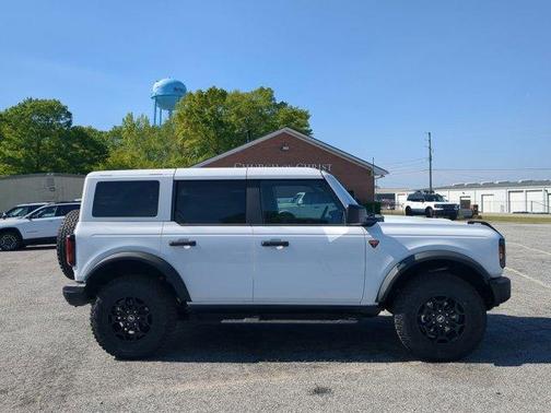 Oxford White 2026 Ford Bronco Badlands
