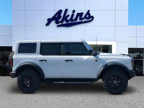 Oxford White 2026 Ford Bronco Badlands