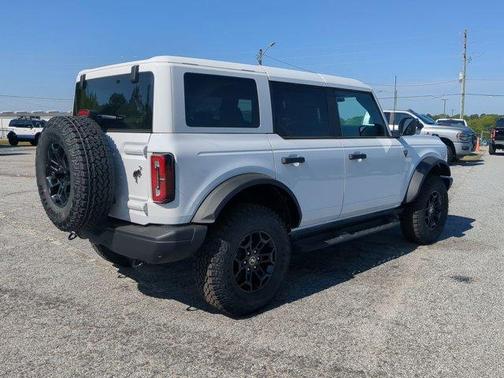 Oxford White 2026 Ford Bronco Badlands