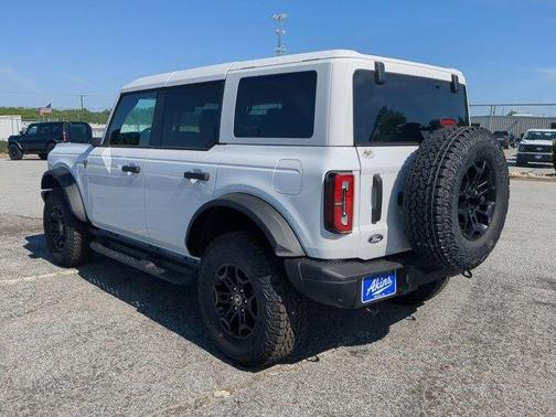 Oxford White 2026 Ford Bronco Badlands