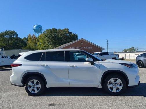 2022 Toyota Highlander L