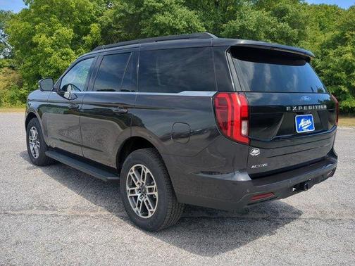 Dark Matter Gray Metallic 2026 Ford Expedition Active