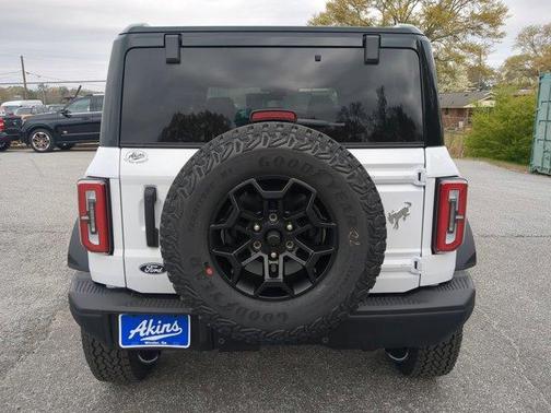 Oxford White 2026 Ford Bronco Badlands