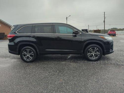 2018 Toyota Highlander LE