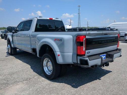 2025 Ford F-450 Platinum