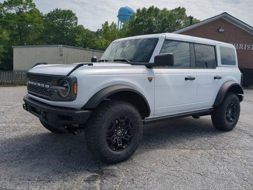 Oxford White 2026 Ford Bronco Badlands