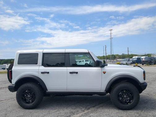 Oxford White 2026 Ford Bronco Badlands