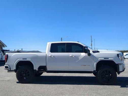 2025 GMC Sierra 2500 AT4