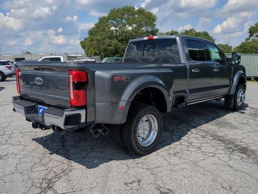 2025 Ford F-450 Lariat