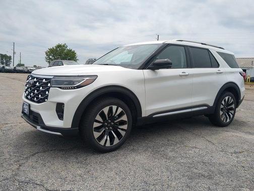 Star White 2026 Ford Explorer Platinum