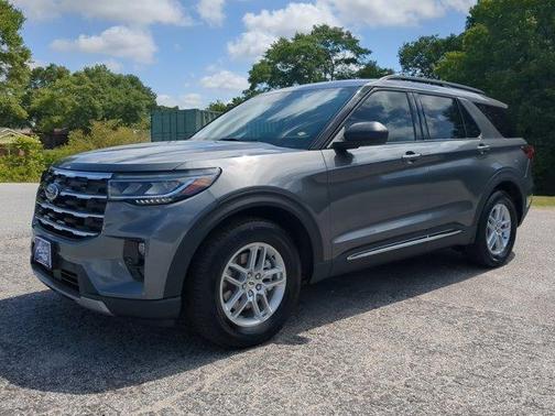 Carbonized Gray Metallic 2025 Ford Explorer Active