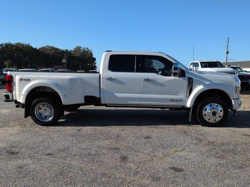 Star White 2026 Ford F-450 Platinum