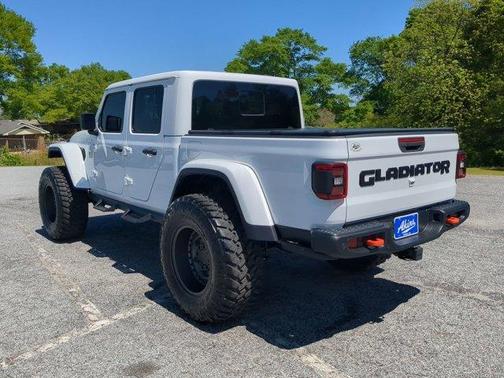 Bright White Clearcoat 2024 Jeep Gladiator Mojave X
