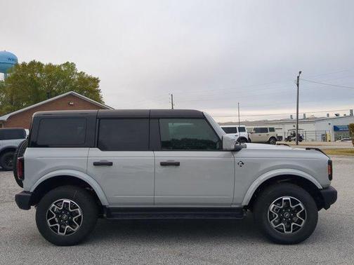 Avalanche Gray 2026 Ford Bronco Outer Banks