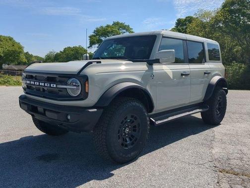 Beige 2026 Ford Bronco Outer Banks