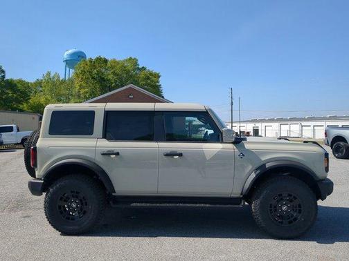 Beige 2026 Ford Bronco Outer Banks