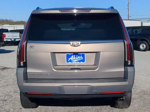 2017 Cadillac Escalade Luxury