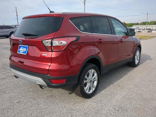 Ruby Red Metallic Tinted Clearcoat 2017 Ford Escape SE