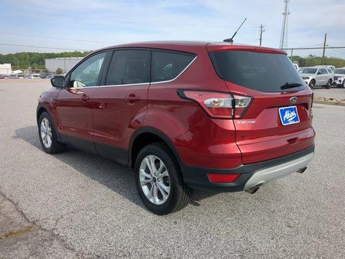 Ruby Red Metallic Tinted Clearcoat 2017 Ford Escape SE