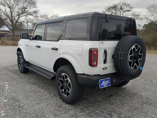 Oxford White 2026 Ford Bronco Outer Banks