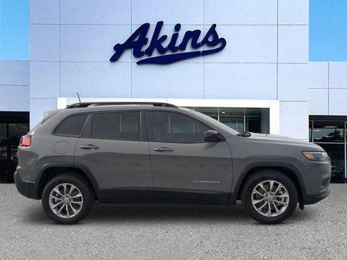Sting Gray Clearcoat 2022 Jeep Cherokee Latitude Lux