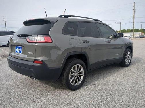 Sting Gray Clearcoat 2022 Jeep Cherokee Latitude Lux