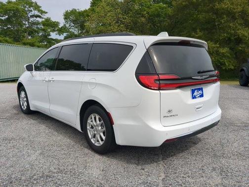 Bright White Clearcoat 2022 Chrysler Pacifica Touring-L