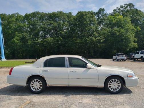 2006 Lincoln Town Car Signature