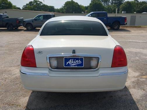 2006 Lincoln Town Car Signature