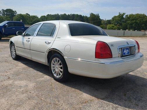 2006 Lincoln Town Car Signature