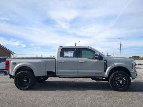 2025 Ford F-450 Platinum