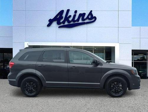 Granite Pearlcoat 2019 Dodge Journey SE
