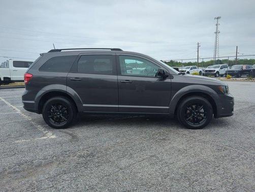 Granite Pearlcoat 2019 Dodge Journey SE