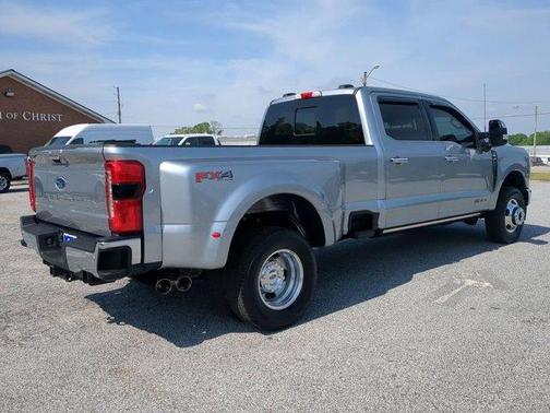 2023 Ford F-350 Lariat Super Duty