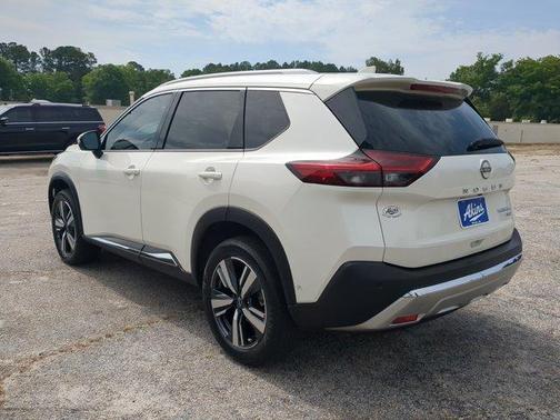 White 2023 Nissan Rogue Platinum