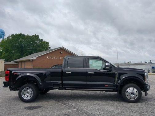 2025 Ford F-450 Platinum