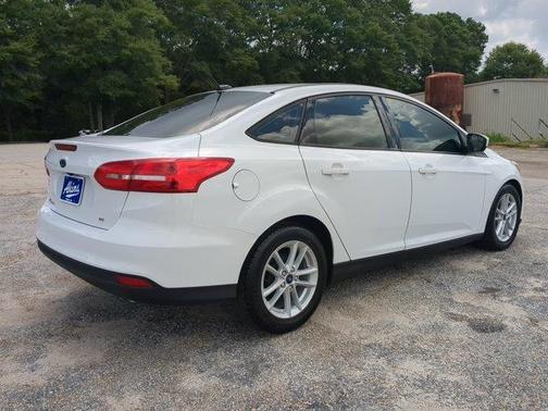 Oxford White 2018 Ford Focus SE